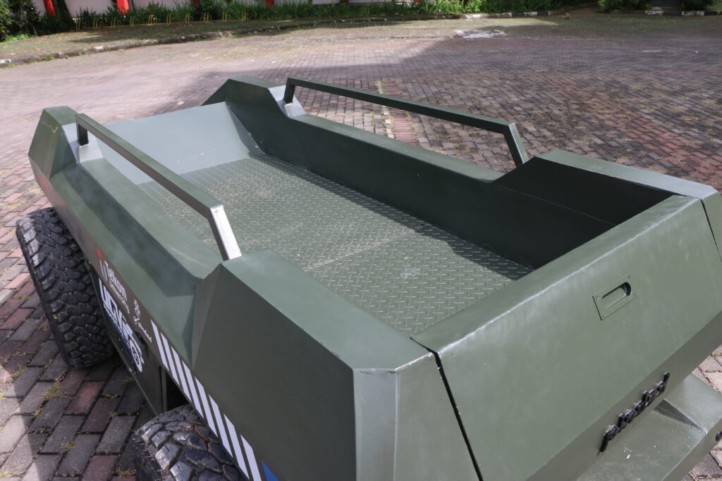 Unmanned Ground Vehicle (UGV) INACOS x PINDAD