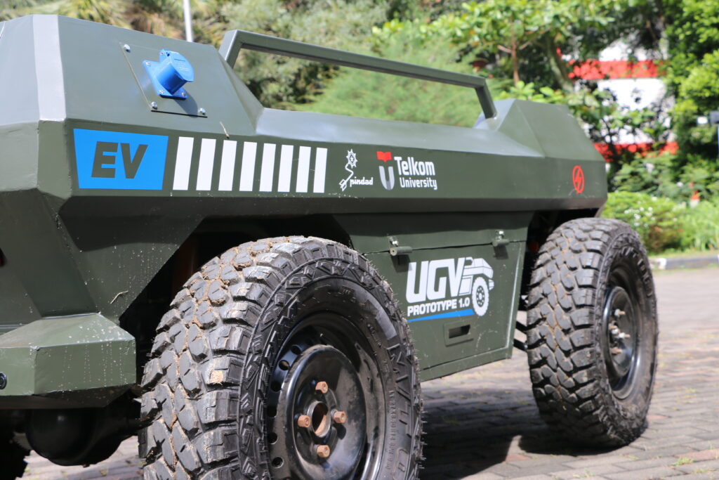 Unmanned Ground Vehicle (UGV) INACOS x PINDAD