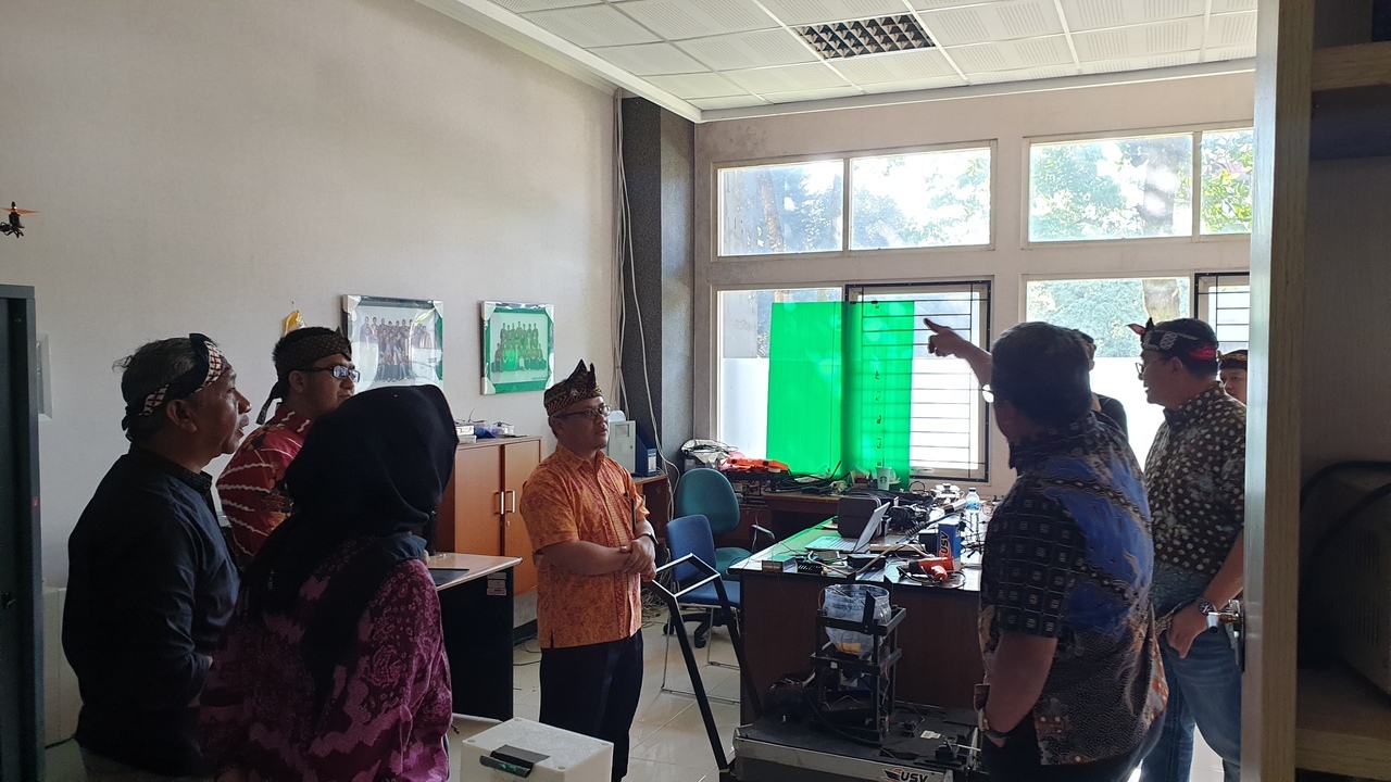 Kunjungan Rektor dan Jajarannya ke INACOS Laboratory